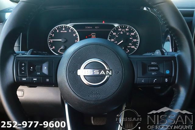 Used 2025 Nissan Pathfinder SV image 18