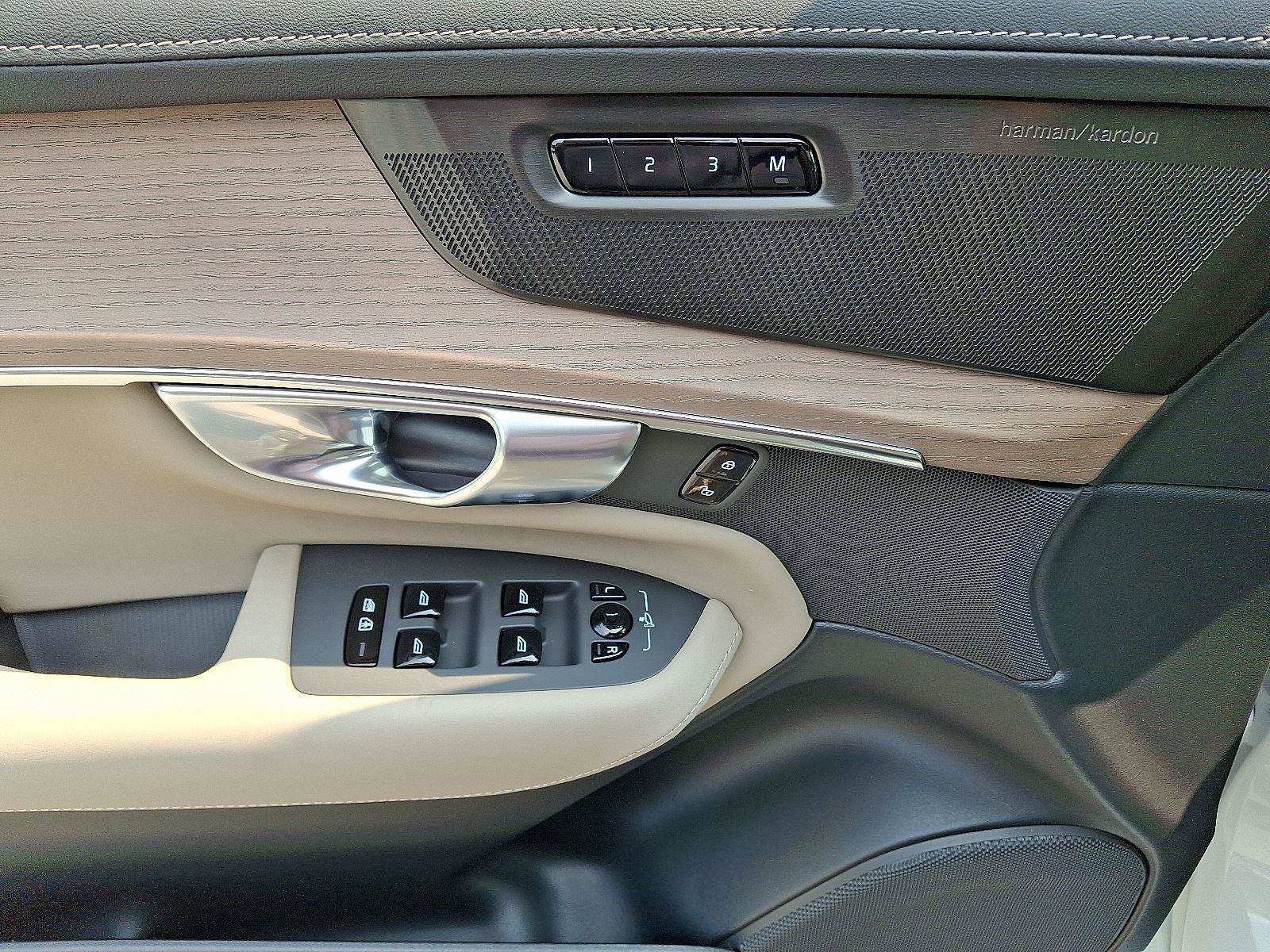 Used 2026 Volvo XC90 T8 Plus w/ Protection Package Premier image 8