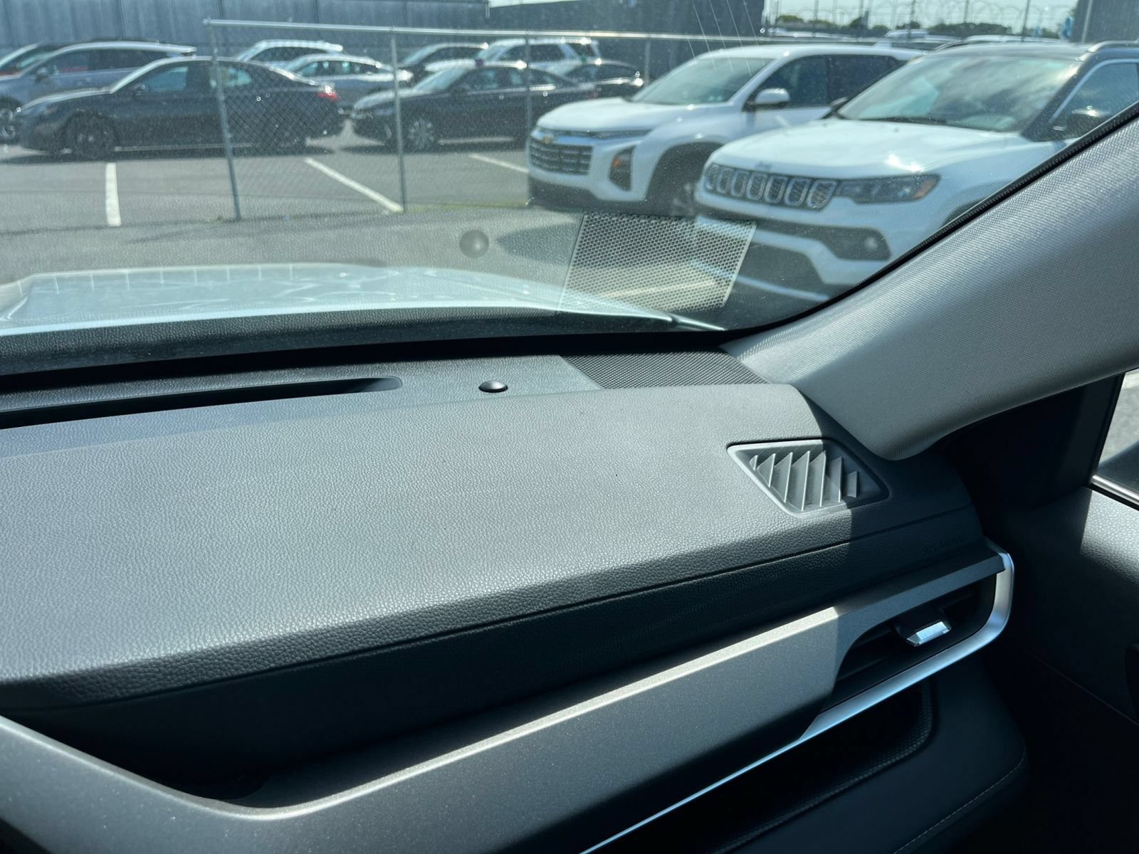 Used 2025 Toyota Highlander LE FWD image 37