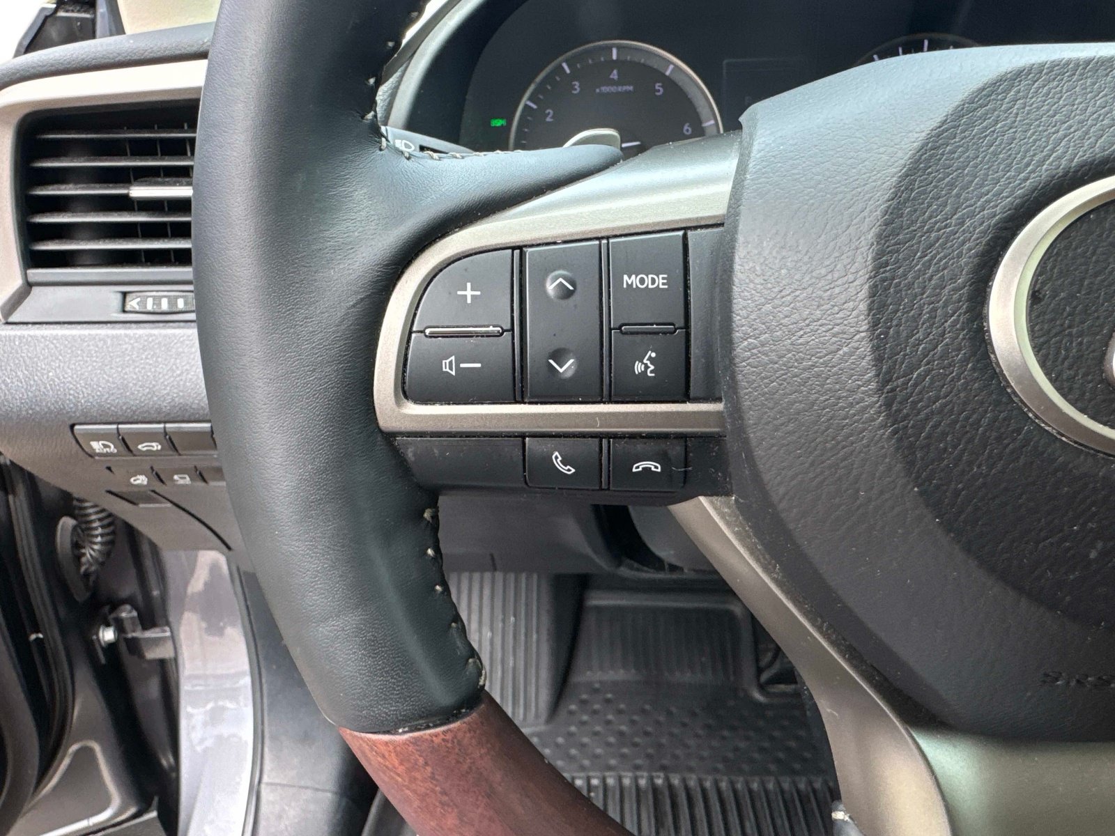 Certified 2022 Lexus RX 350 FWD w/ Premium Package image 32