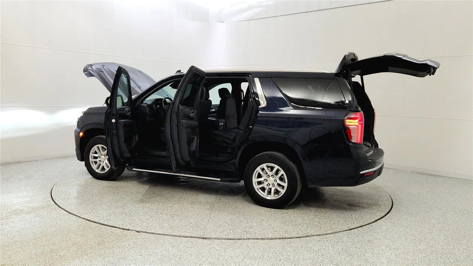 Used 2024 Chevrolet Tahoe LT image 11