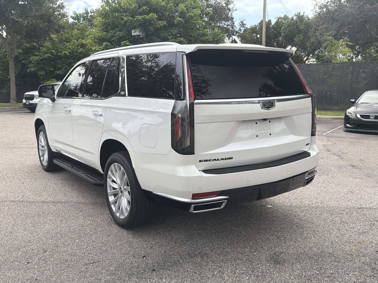 Used 2023 Cadillac Escalade Luxury RWD image 5