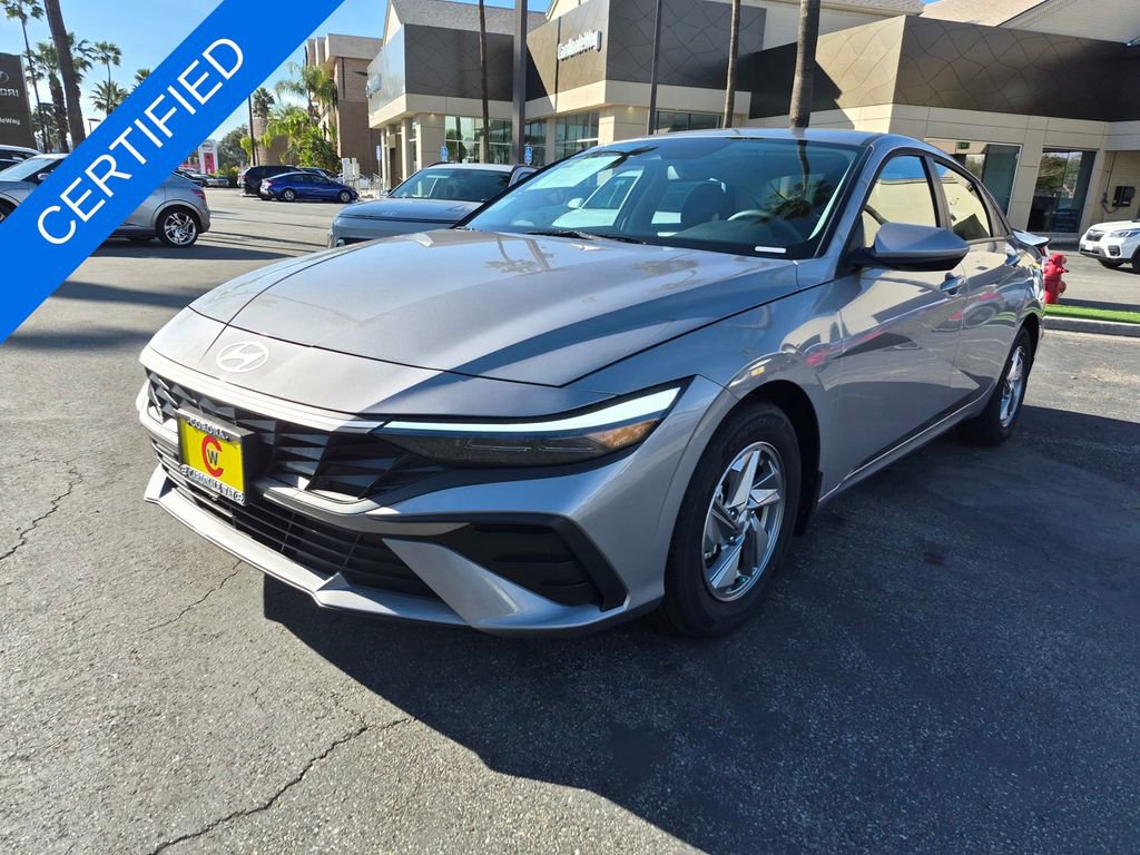 Used 2025 Hyundai Elantra SE image 3