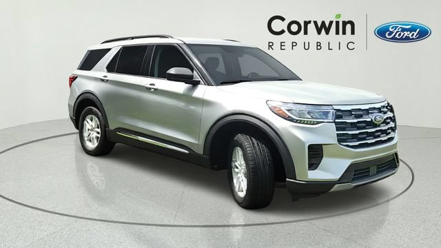 Used 2025 Ford Explorer Active AWD/4WD image 8