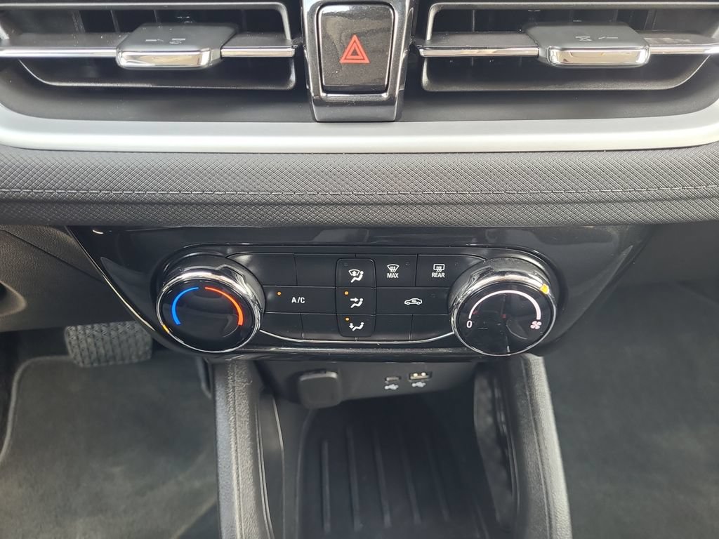 Used 2025 Chevrolet TrailBlazer LT AWD/4WD image 21