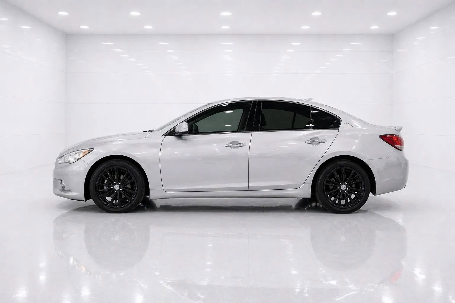 Used 2015 INFINITI Q40 AWD w/ Navigation Package image 2