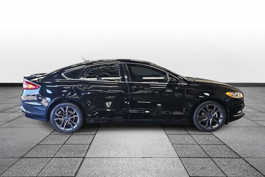 Used 2018 Ford Fusion SE w/ Equipment Group 201A image 3