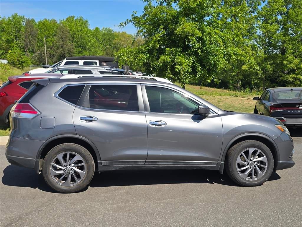 Used 2016 Nissan Rogue SL w/ SL Premium Package image 2