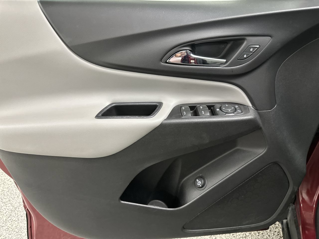 Used 2019 Chevrolet Equinox LT w/ LT True North Edition AWD/4WD image 11
