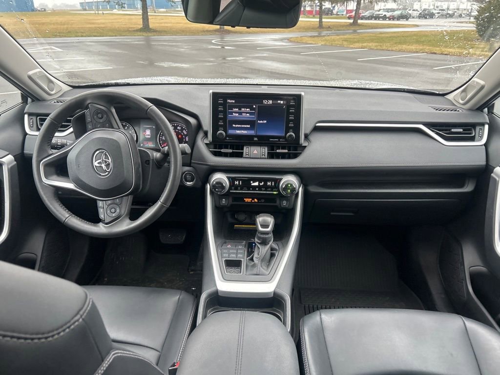 Used 2021 Toyota RAV4 XLE Premium image 16