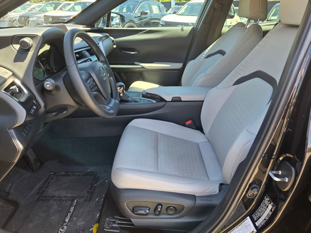 Used 2022 Lexus UX 200 w/ Accessory Package (Z2) FWD image 17