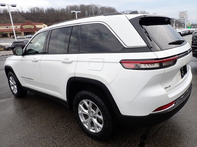 Used 2023 Jeep Grand Cherokee Limited image 3