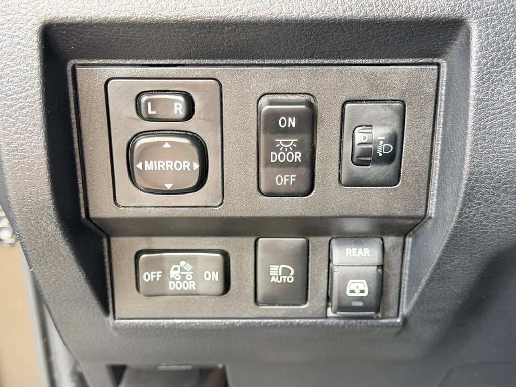 Used 2018 Toyota Tundra Limited w/ Limited Premium Package AWD/4WD image 42