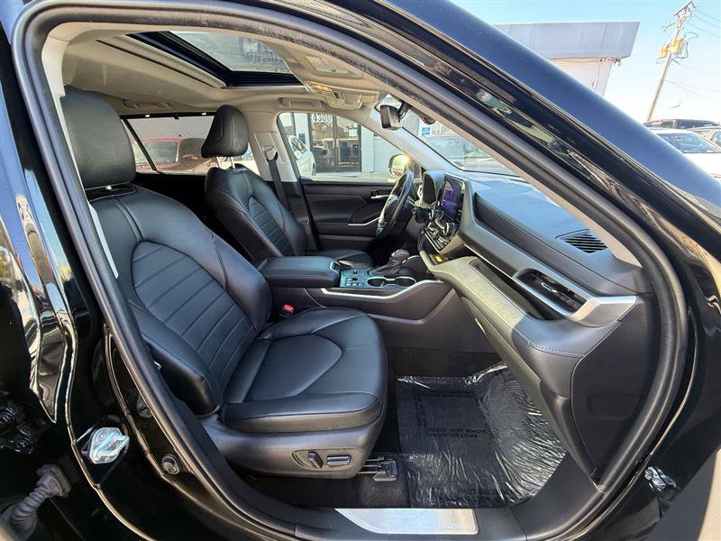 Used 2023 Toyota Highlander XLE FWD image 33