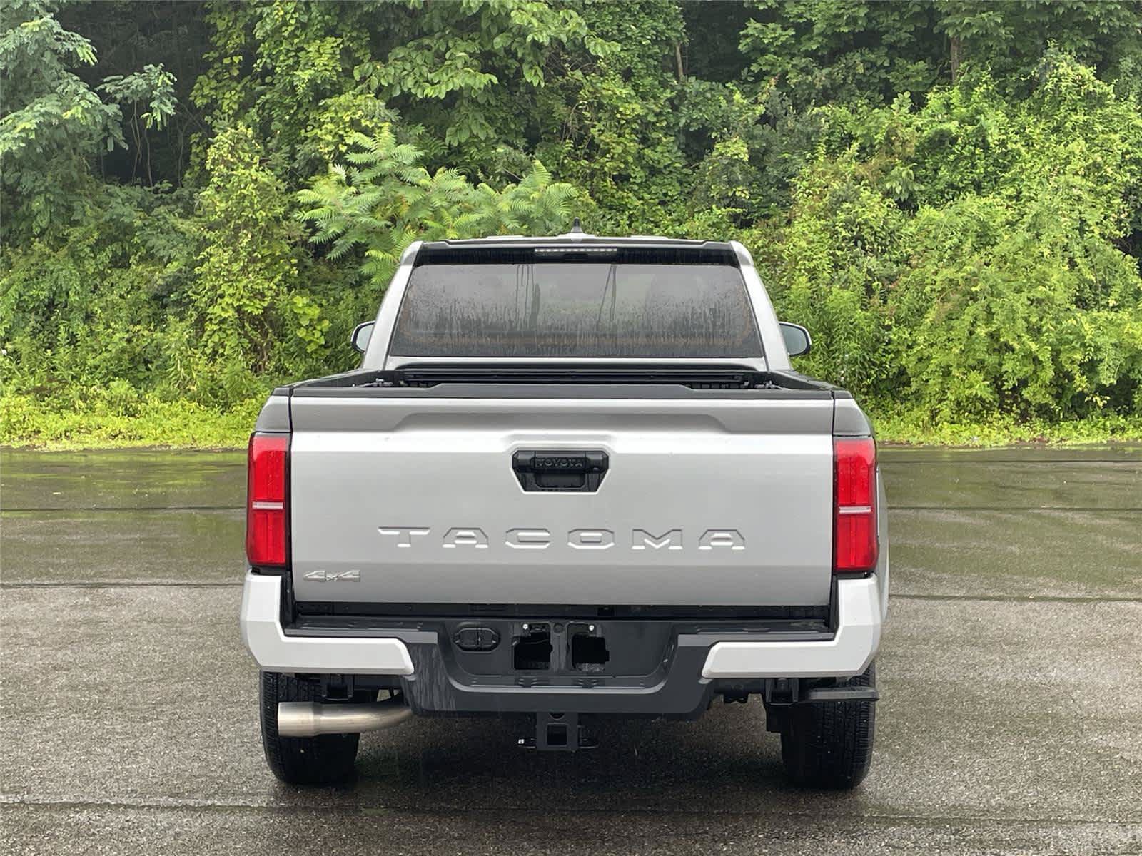 Used 2024 Toyota Tacoma SR5 AWD/4WD image 4