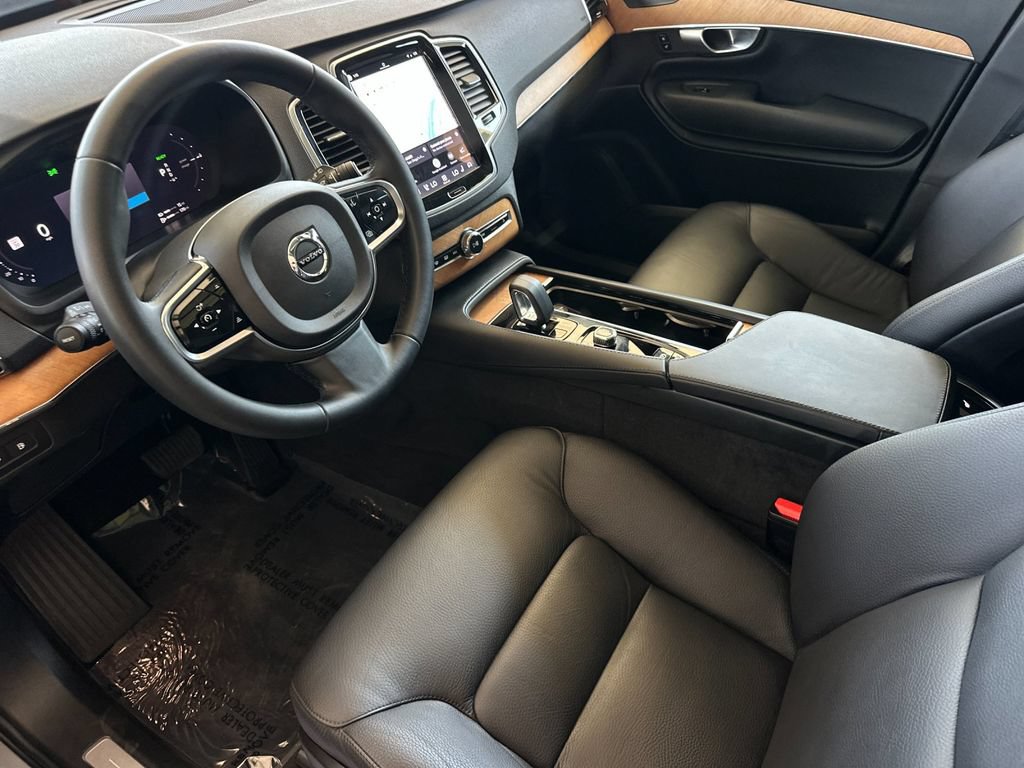 Certified 2024 Volvo XC90 T8 Plus AWD/4WD image 9