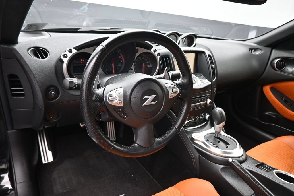 Used 2016 Nissan 370Z Touring RWD image 12