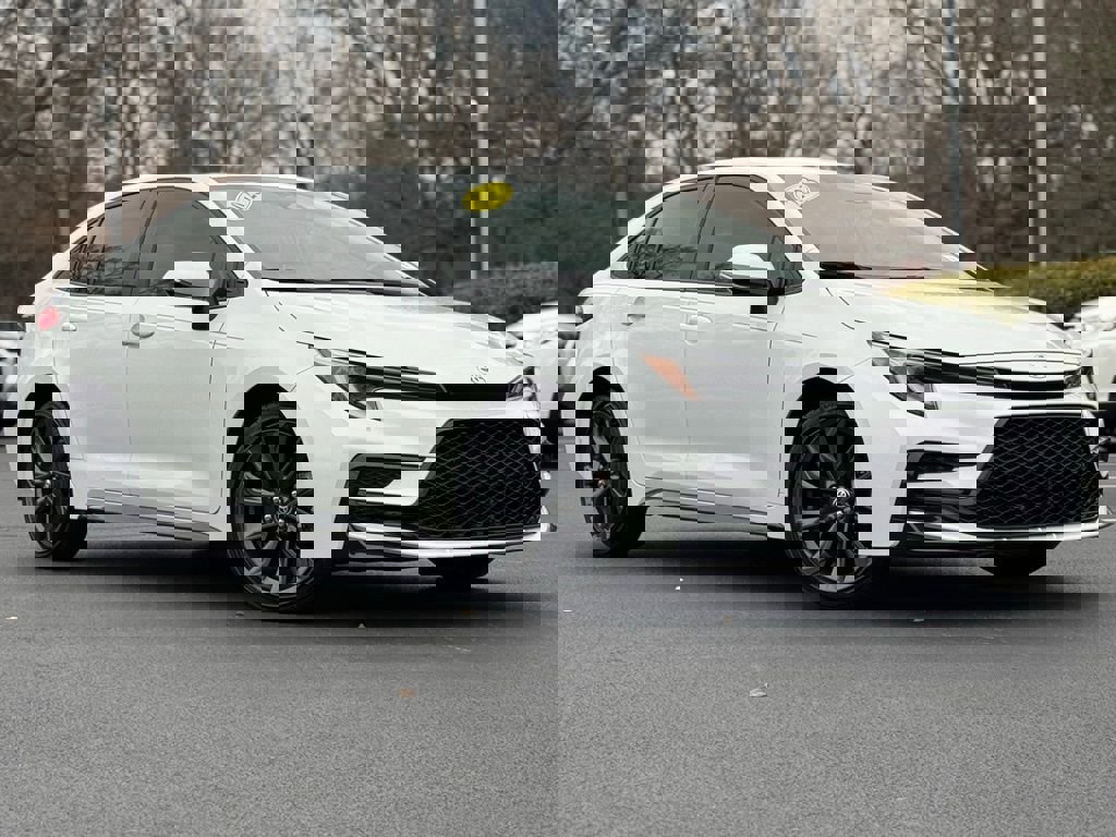 Used 2023 Toyota Corolla SE w/ SE Premium Package image 2