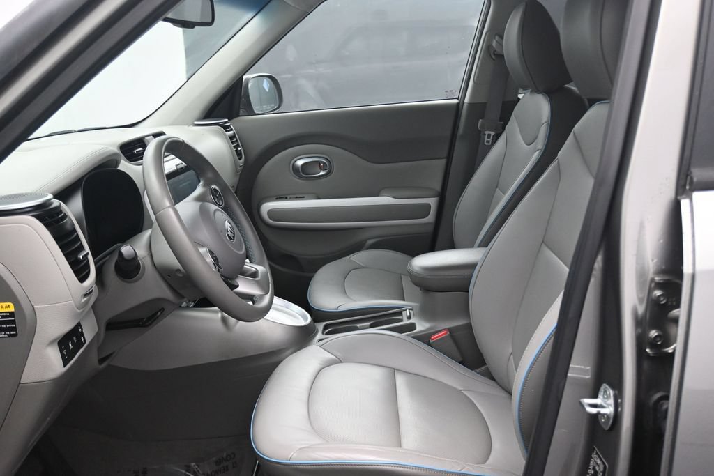 Used 2016 Kia Soul EV + FWD image 13