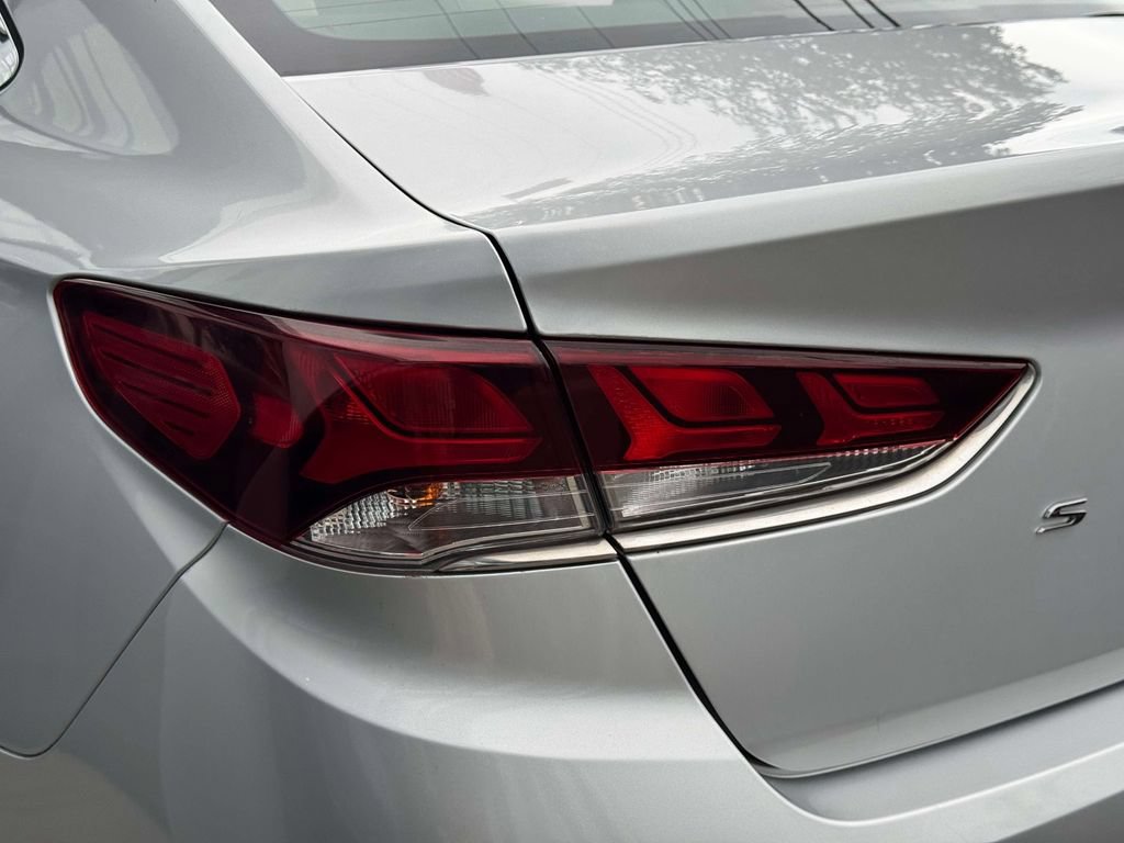 Used 2018 Hyundai Sonata SEL w/ Tech Package 04 FWD image 9