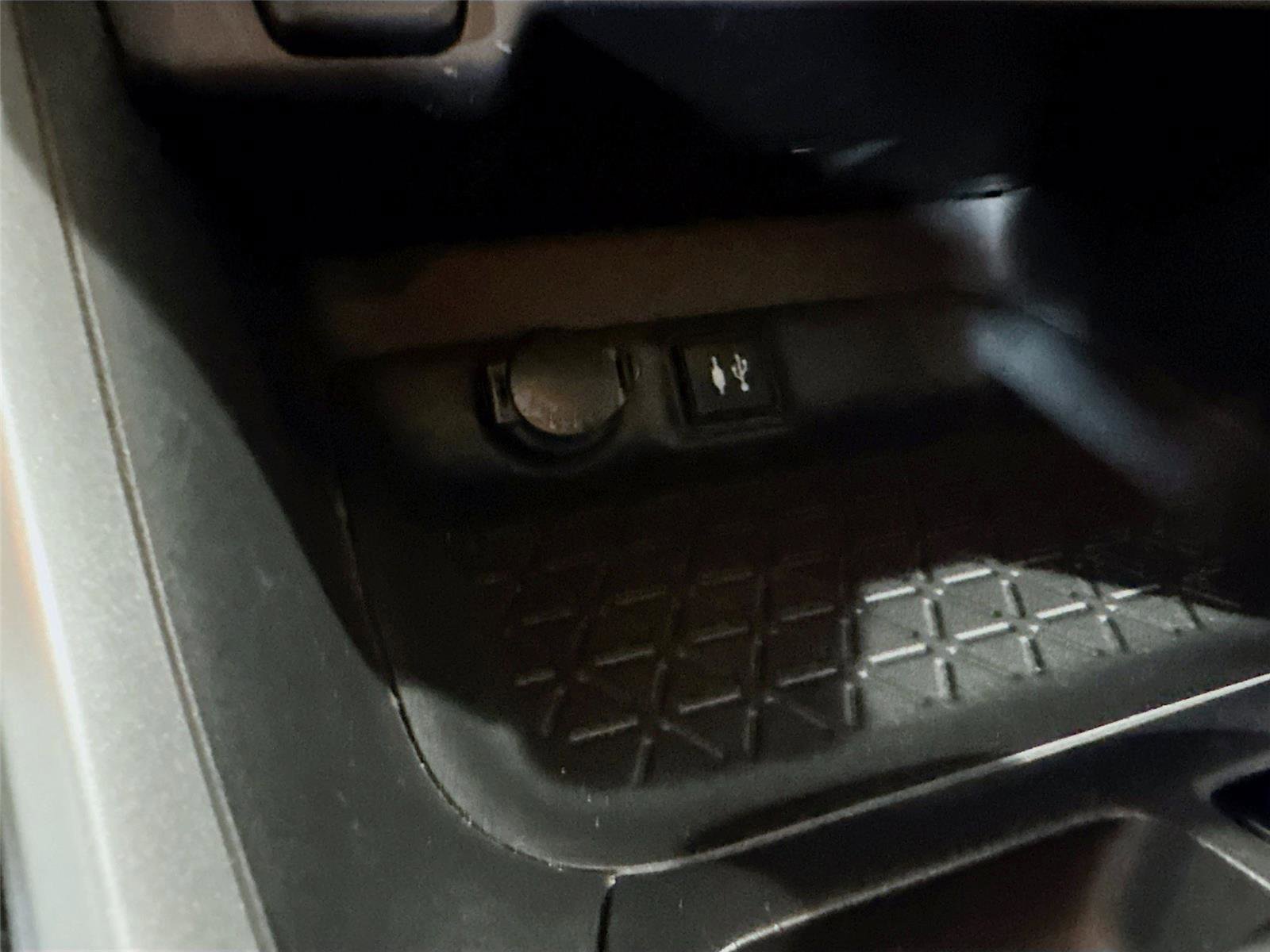 Used 2019 Toyota RAV4 LE image 14