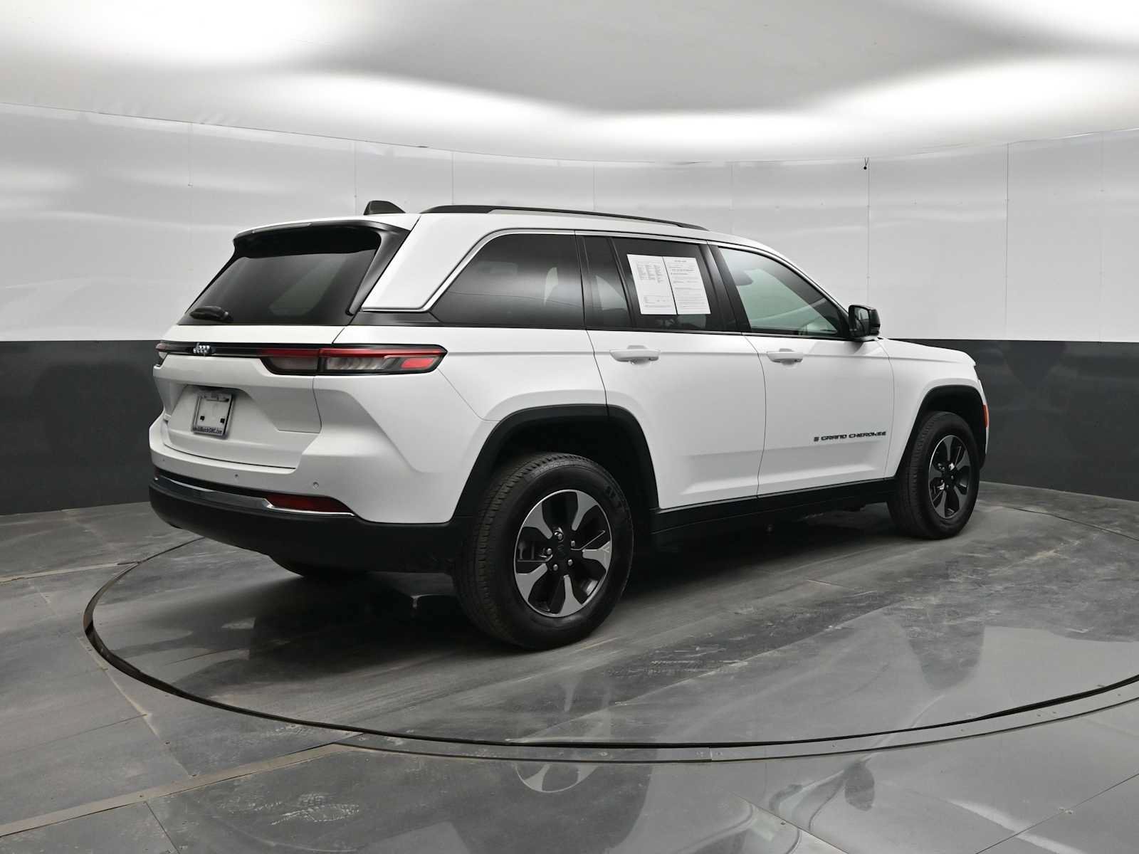 Used 2024 Jeep Grand Cherokee Limited 4xe AWD/4WD image 7