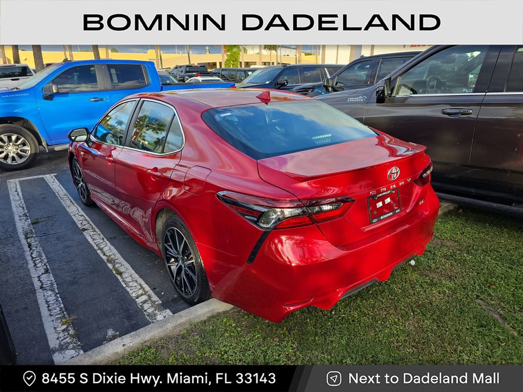 Used 2023 Toyota Camry SE image 3