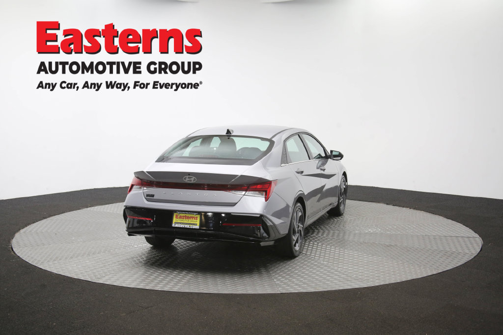 Used 2025 Hyundai Elantra SEL FWD image 43