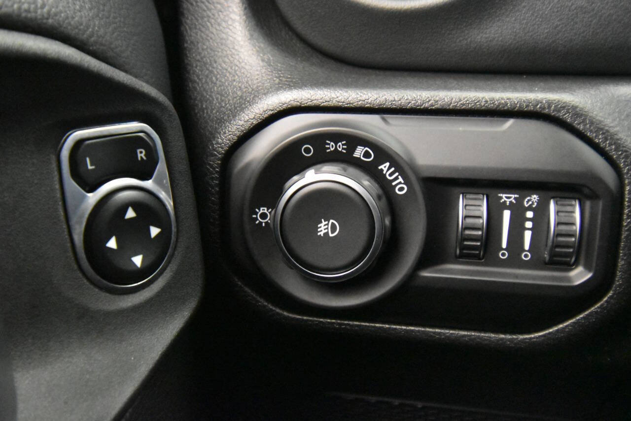 Used 2021 Jeep Wrangler Unlimited Sahara AWD/4WD image 28