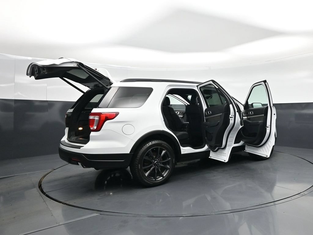 Used 2019 Ford Explorer XLT w/ Equipment Group 202A FWD image 5