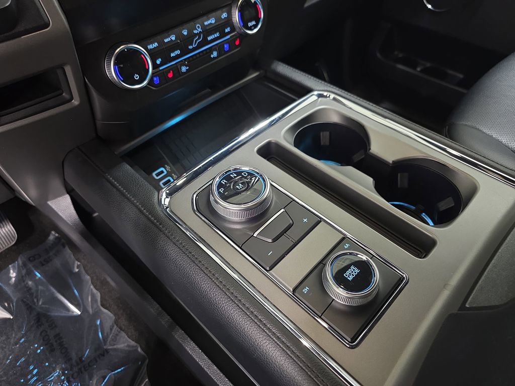 Used 2019 Ford Expedition XLT w/ Equipment Group 202A AWD/4WD image 25