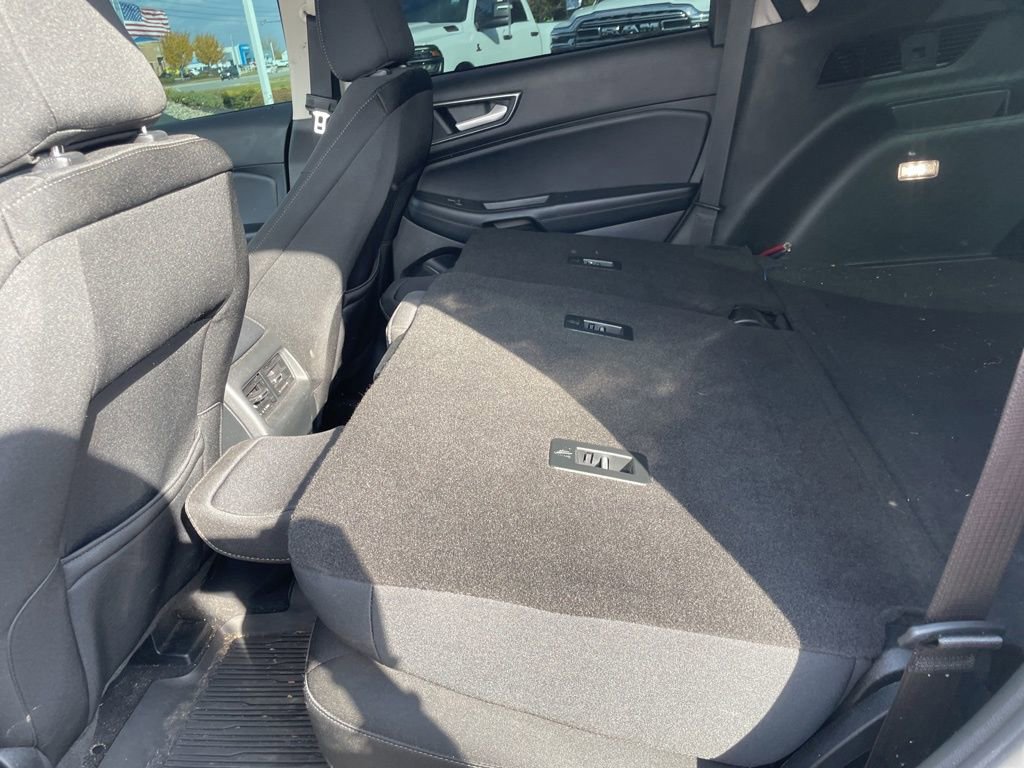 Used 2021 Ford Edge SE image 30