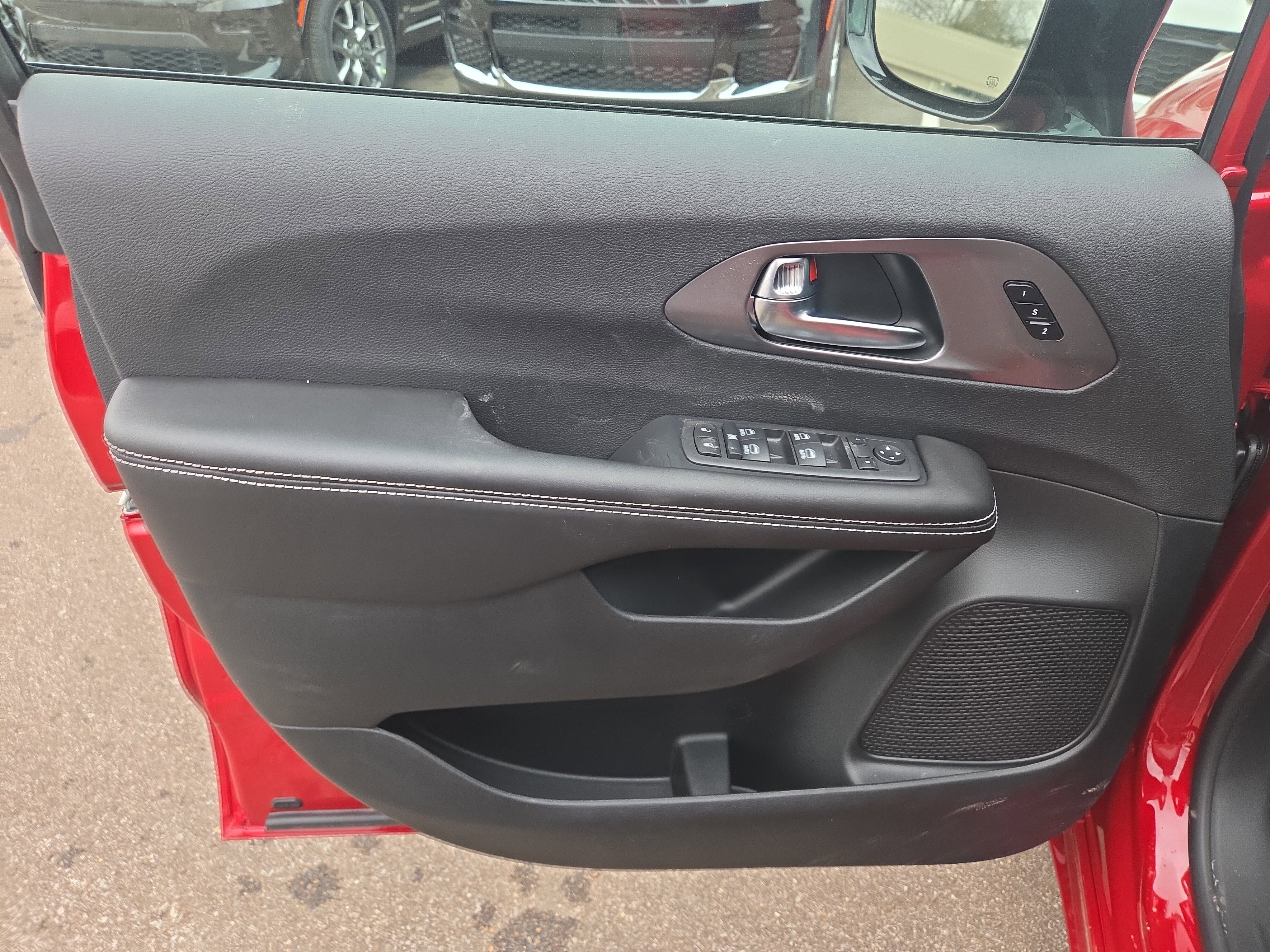 New 2026 Chrysler Pacifica Select FWD image 5