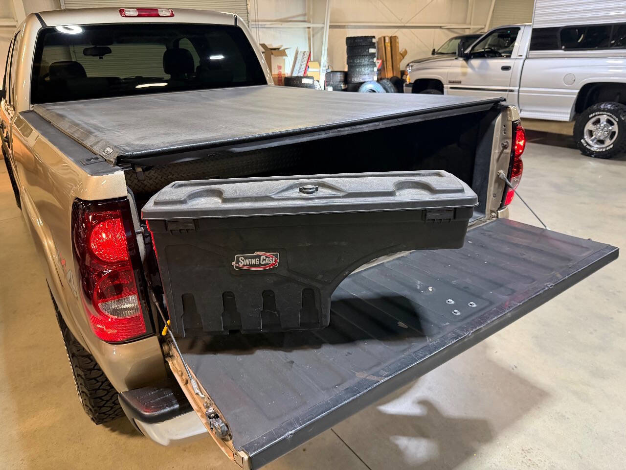 Used 2005 Chevrolet Silverado 2500 LT w/ Heavy-Duty Power Package image 31