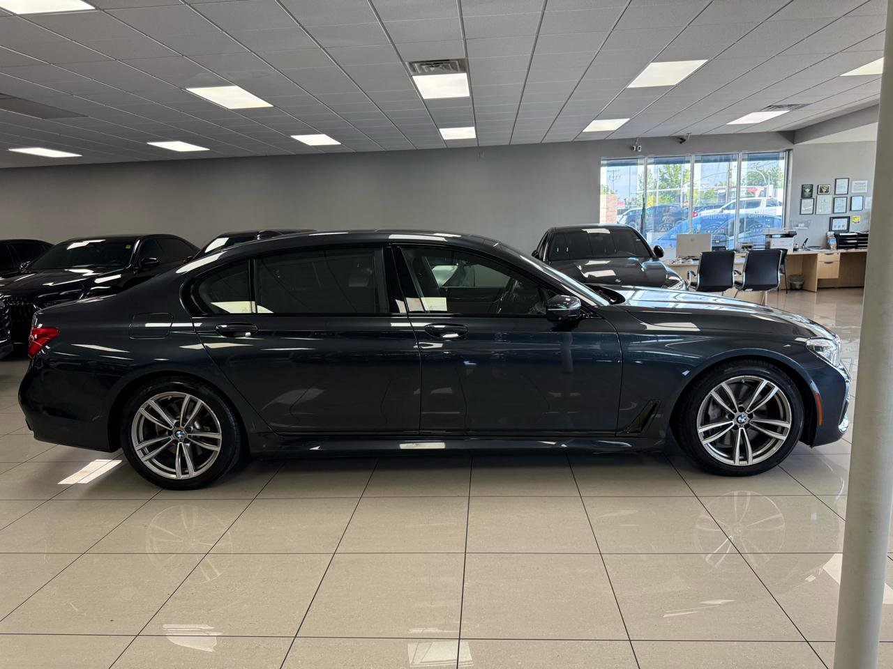 Used 2016 BMW 750i RWD image 6