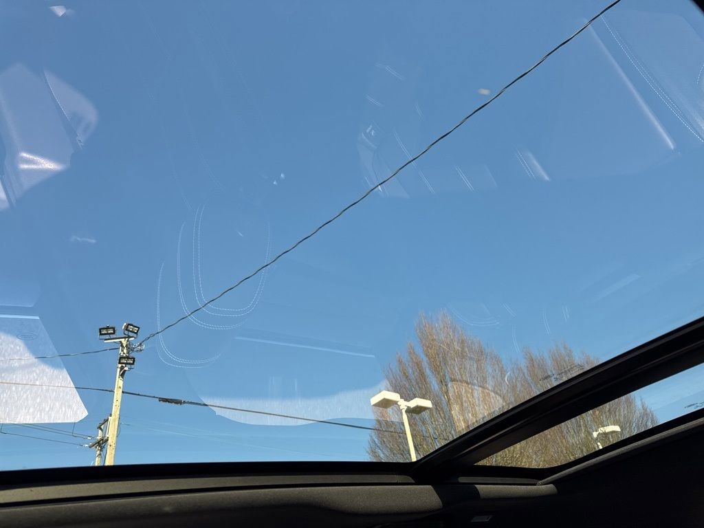 Used 2019 Land Rover Range Rover Velar R-Dynamic SE image 34