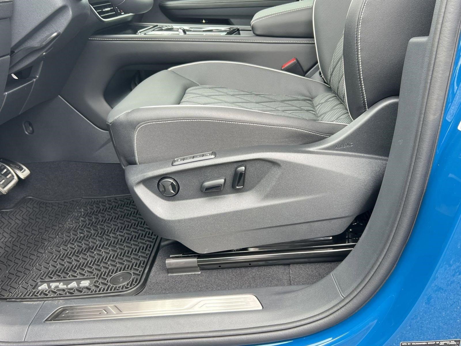 New 2026 Volkswagen Atlas SEL Premium R-Line image 13