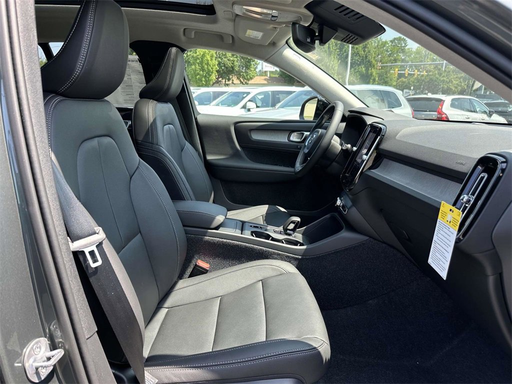 New 2026 Volvo XC40 B4 Plus w/ Climate Package image 11