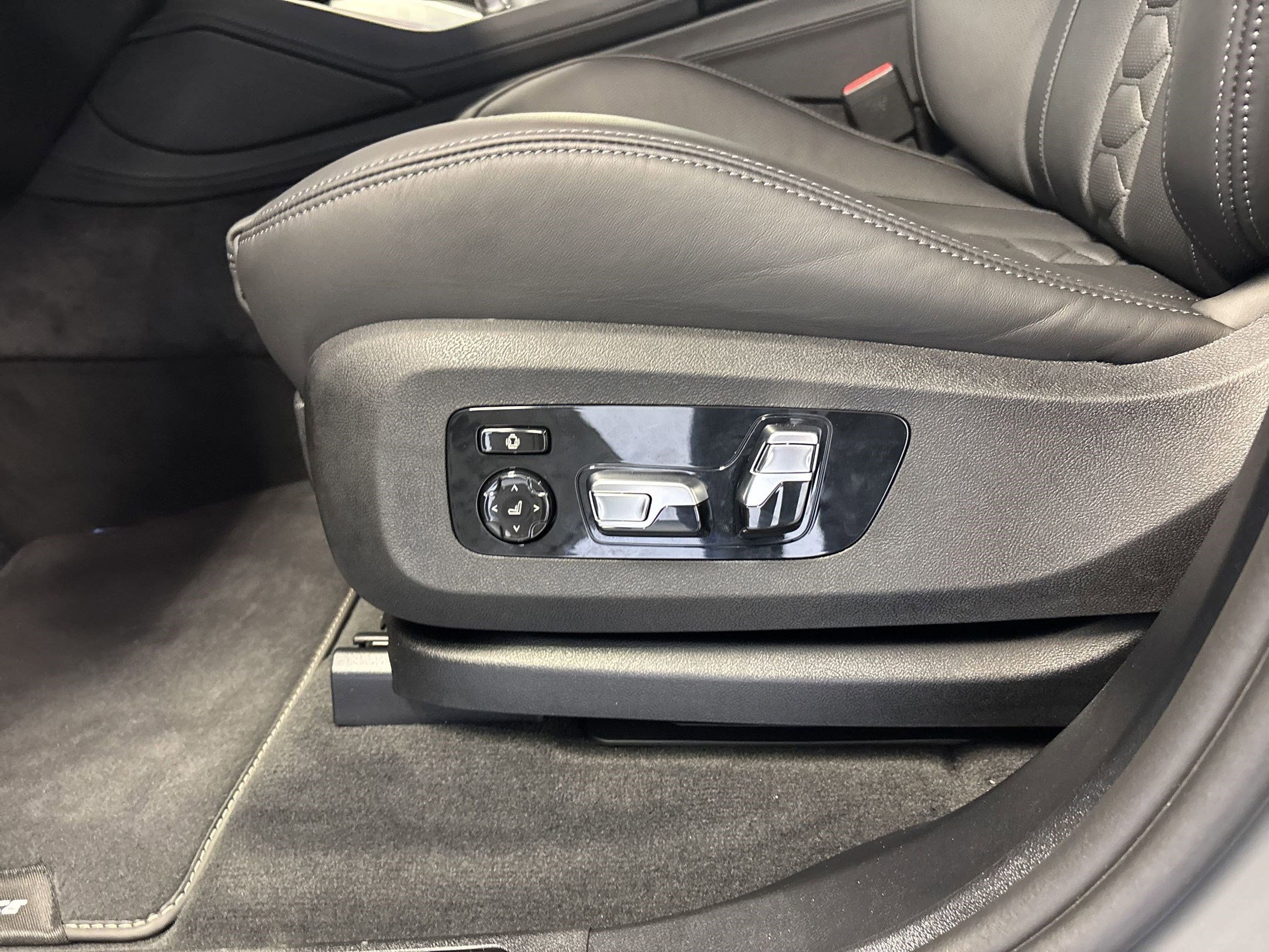New 2026 BMW X5 M Competition w/ Executive Package image 12