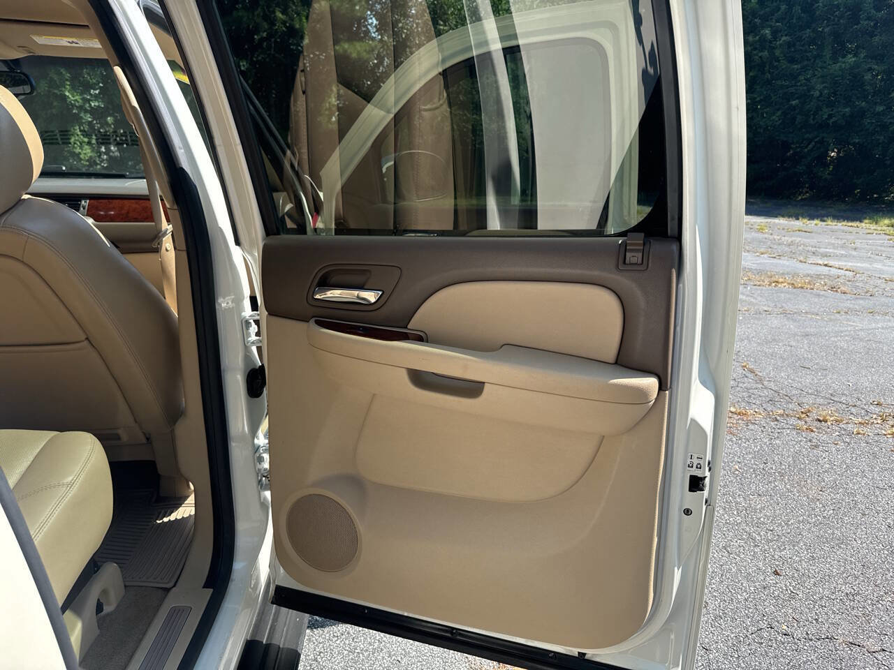 Used 2012 Chevrolet Avalanche LTZ RWD image 25