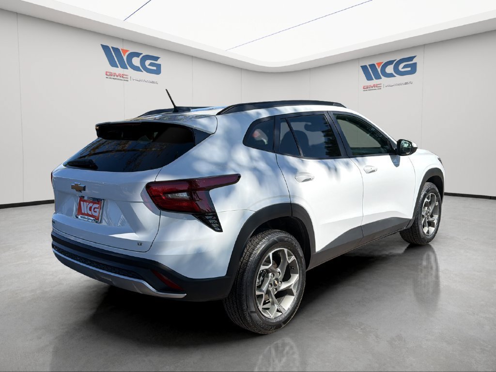 Used 2025 Chevrolet Trax LT w/ LT Convenience Package FWD image 6