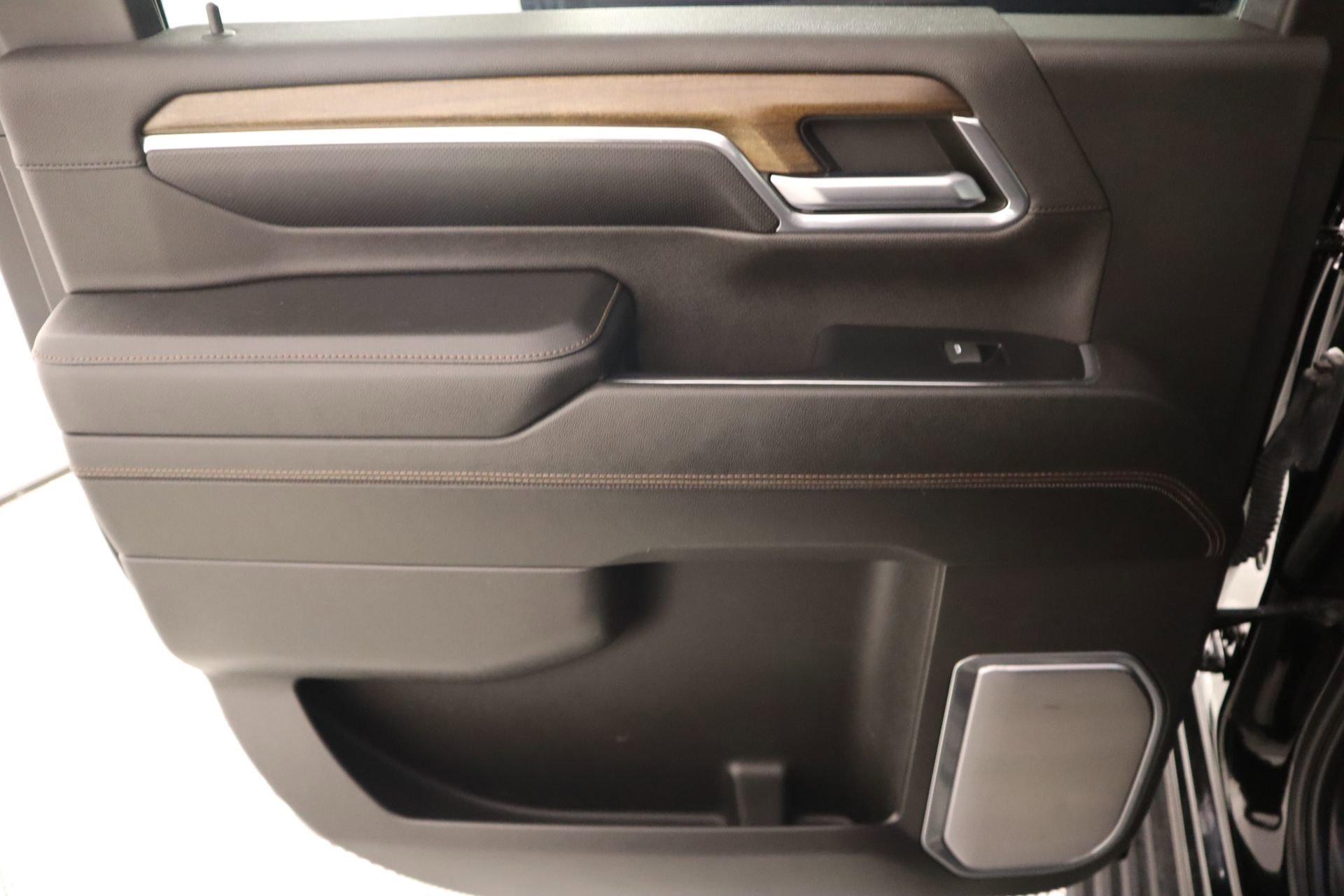 Used 2024 Chevrolet Silverado 2500 High Country w/ Technology Package image 17