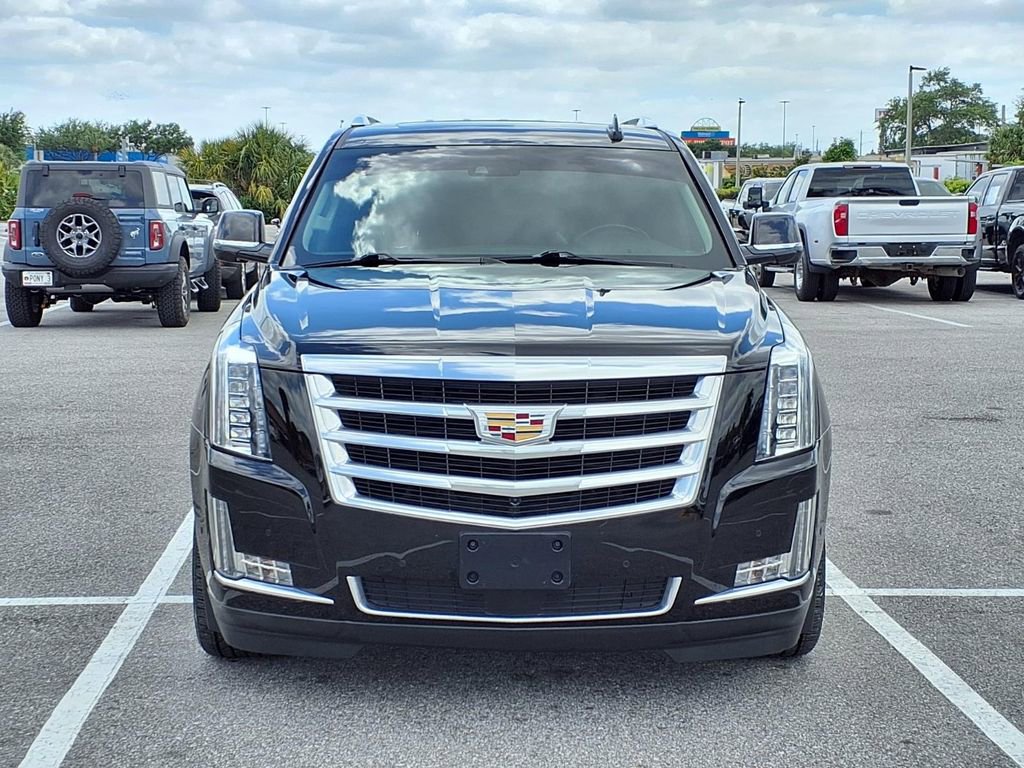 Used 2020 Cadillac Escalade Premium Luxury AWD/4WD image 2