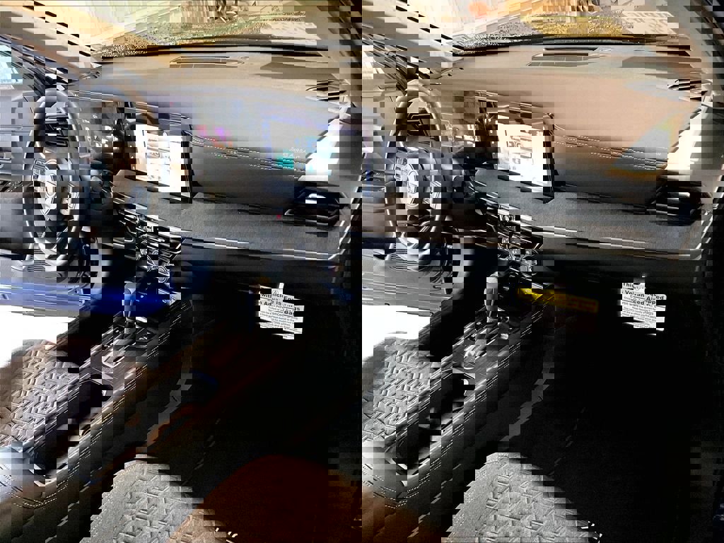 Used 2025 Nissan Kicks SV image 14