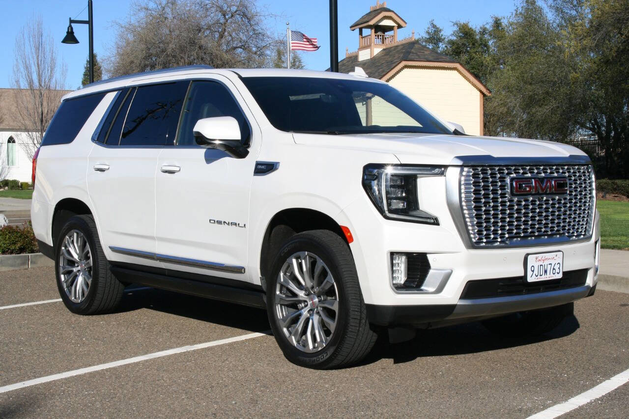 Used 2021 GMC Yukon Denali w/ Denali Premium Package image 8