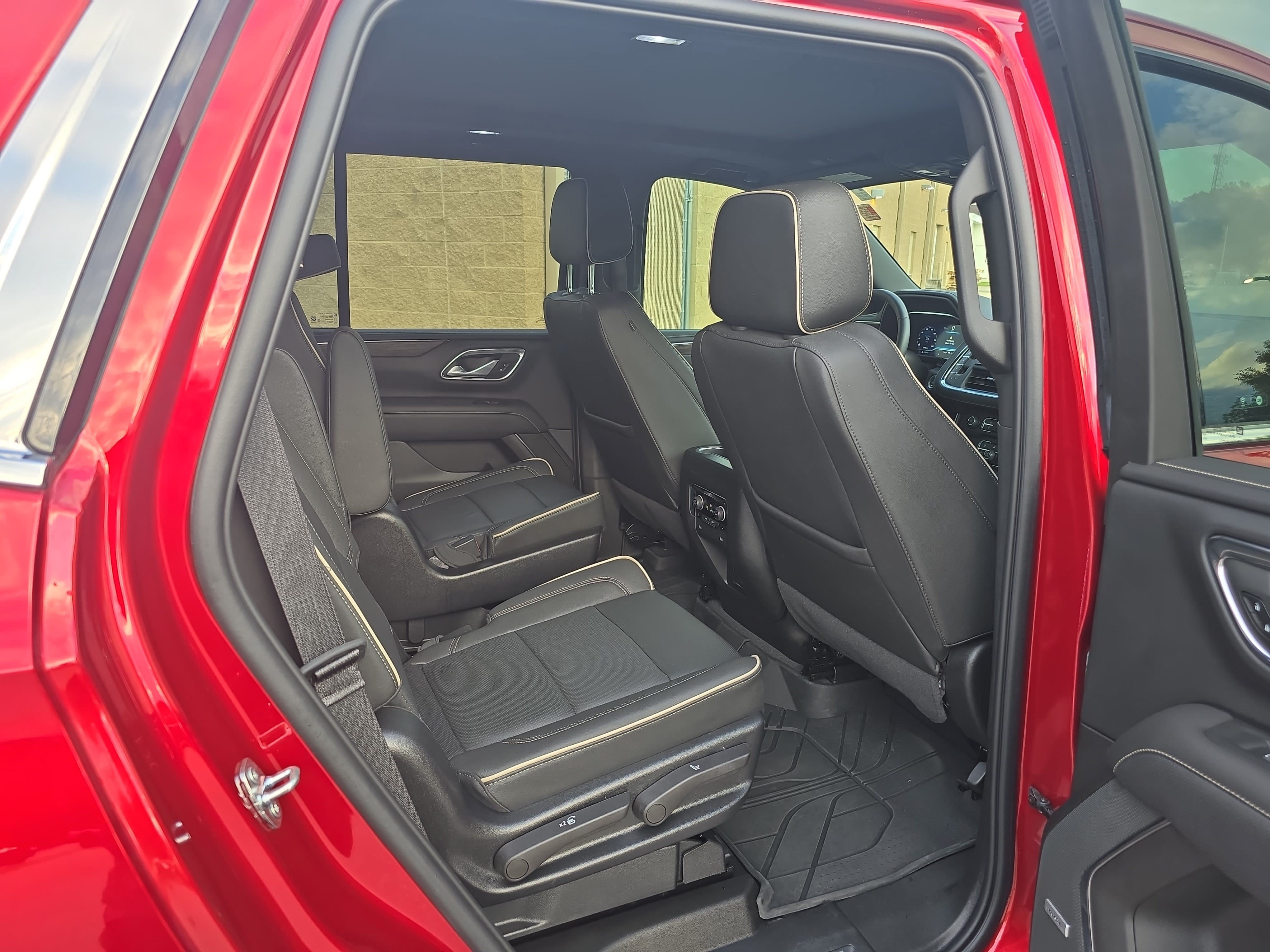 Used 2023 Chevrolet Tahoe Premier AWD/4WD image 11