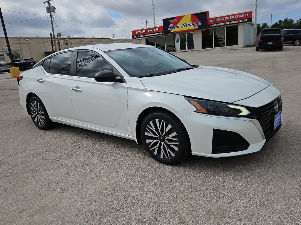 Used 2024 Nissan Altima 2.5 SV