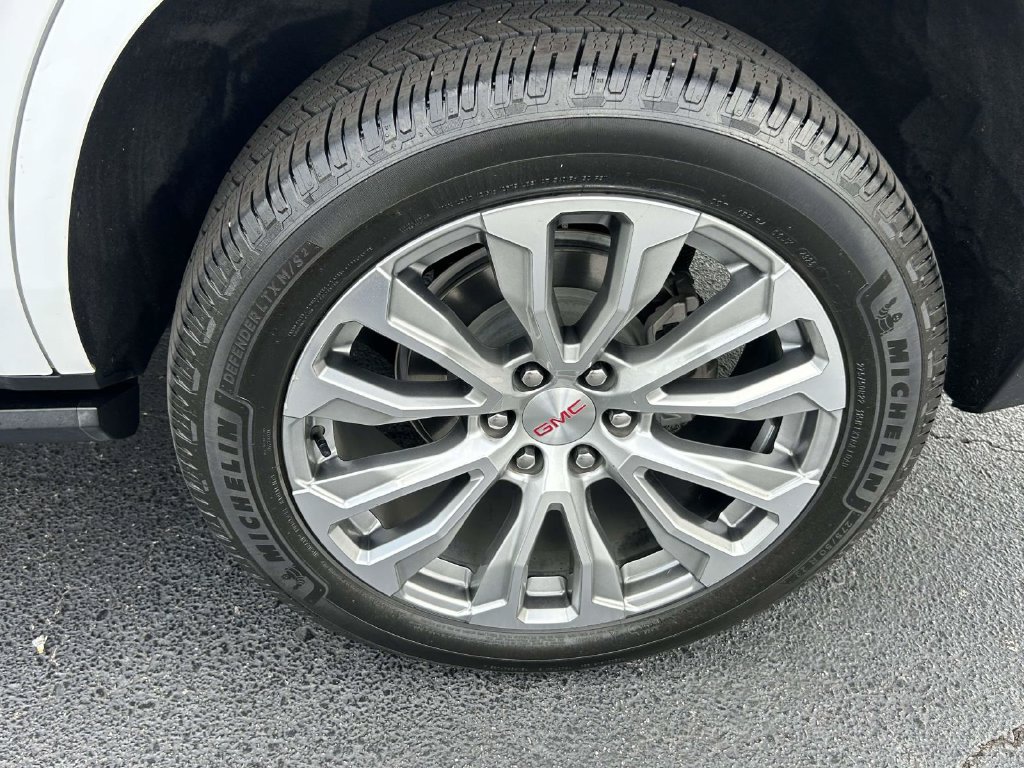 Used 2023 GMC Yukon Denali w/ Denali Reserve Package RWD image 9
