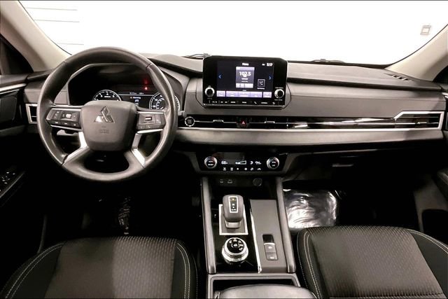 Used 2022 Mitsubishi Outlander ES image 18