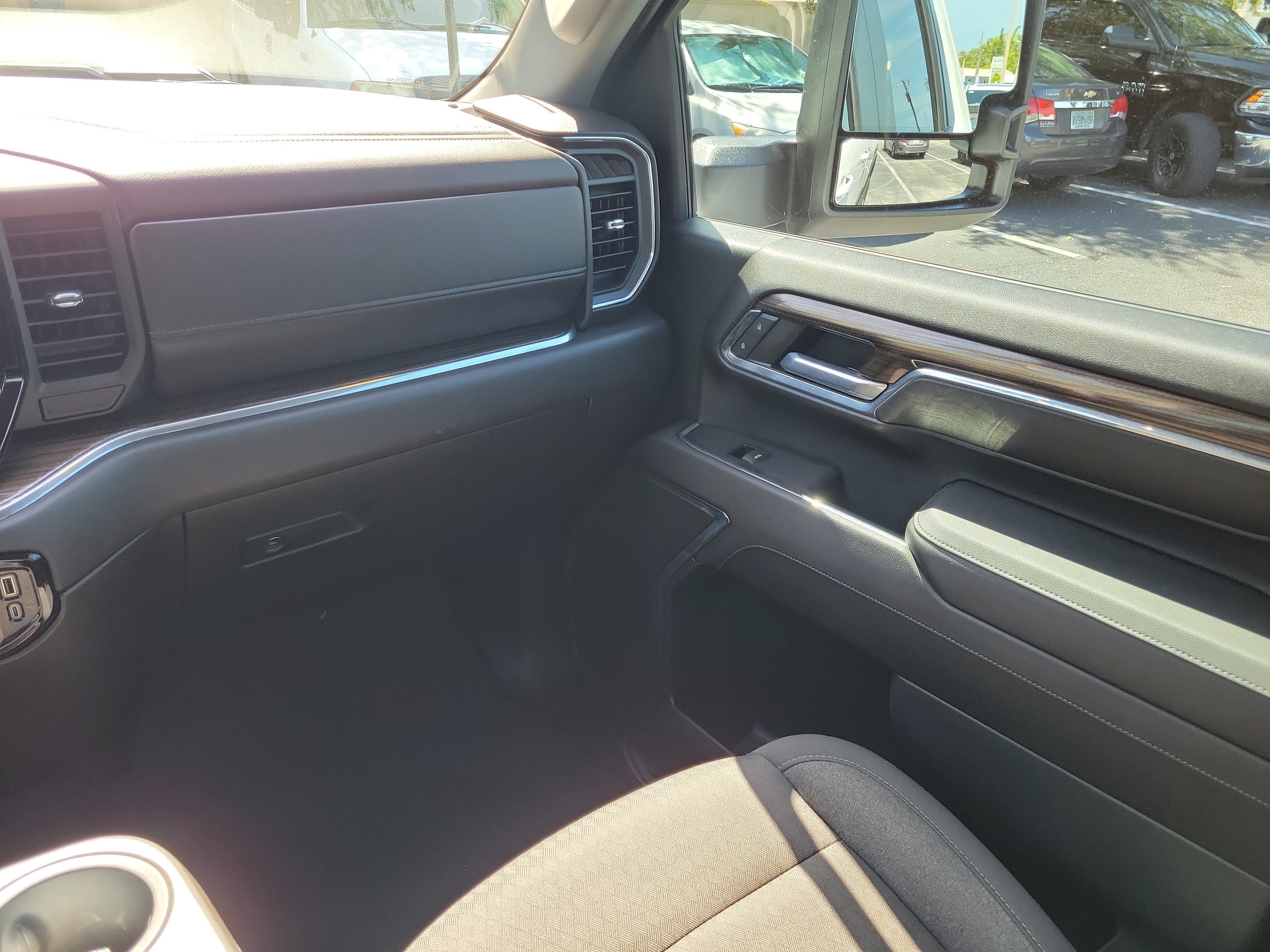Used 2024 Chevrolet Silverado 2500 LT AWD/4WD image 15